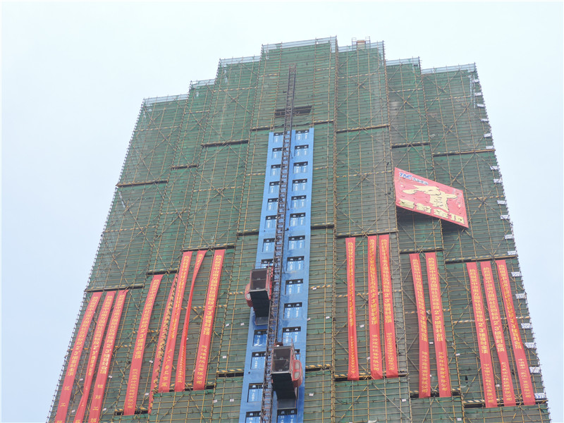 集團領導深入建筑工地考察安全生產(chǎn)工作